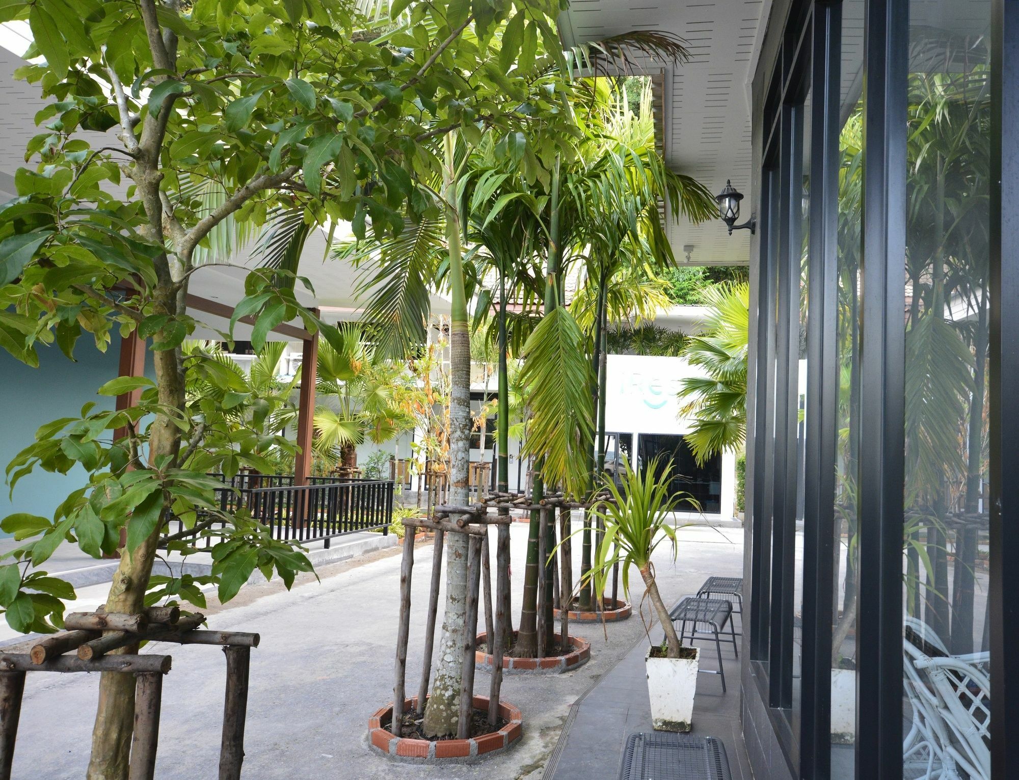 Ostello Irest Ao Nang Seafront Esterno foto