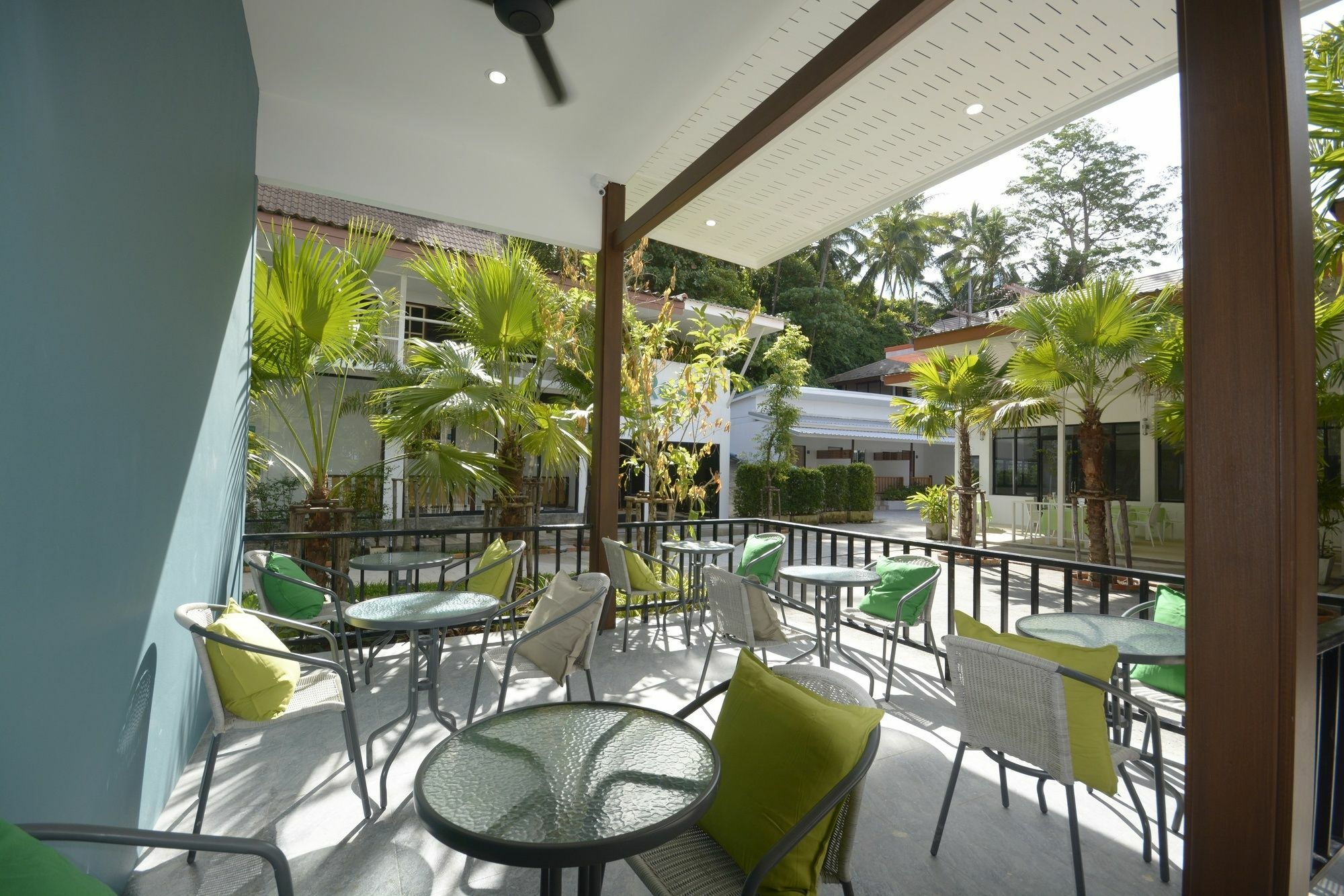 Ostello Irest Ao Nang Seafront Esterno foto