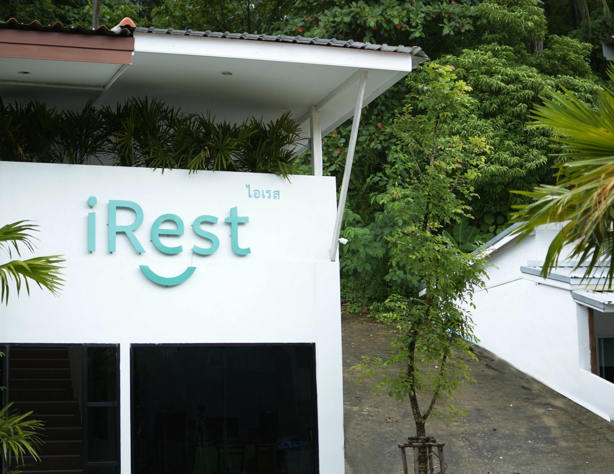 Ostello Irest Ao Nang Seafront Esterno foto